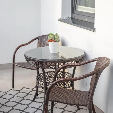 Nad Stawem Apartment *